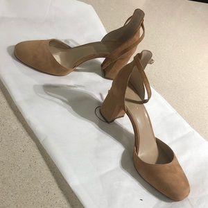 Ann Taylor taupe suede medium heel shoes, size 8